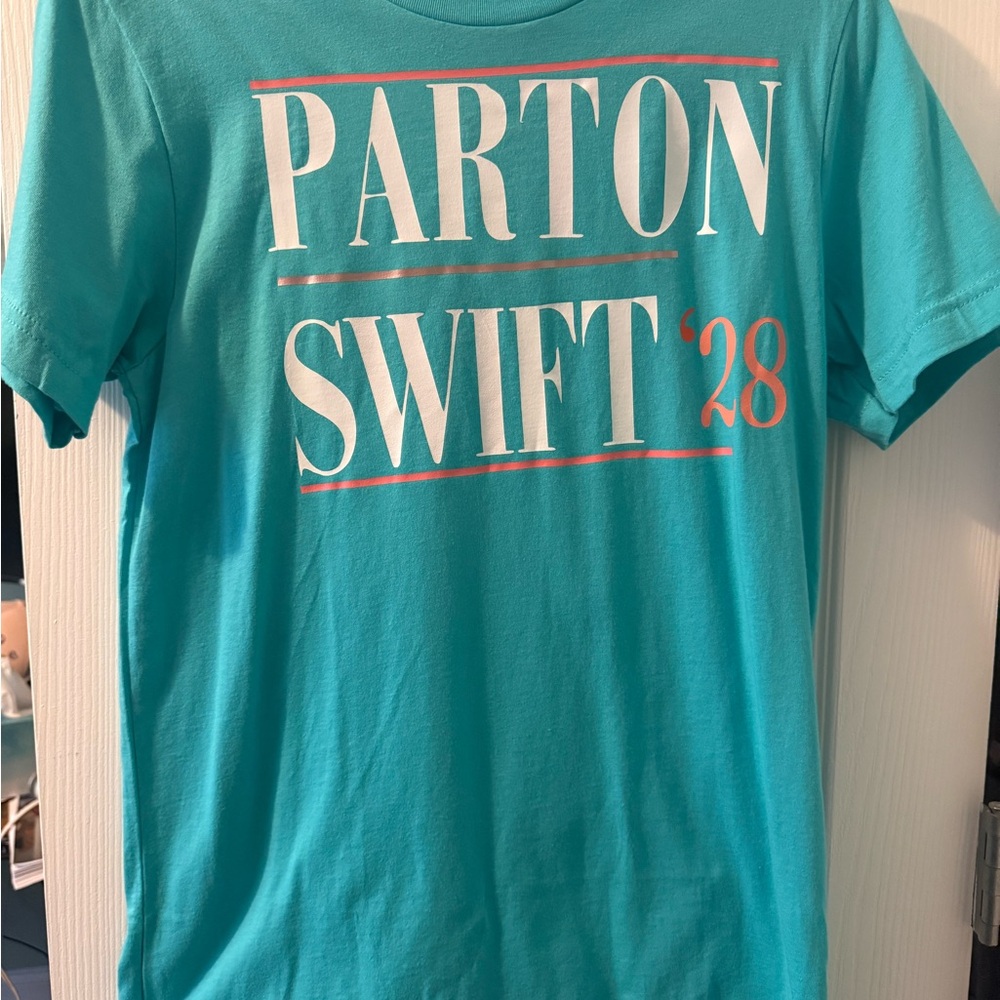 Dolly Parton | Taylor Swift Campaign Graphic T-Shirt